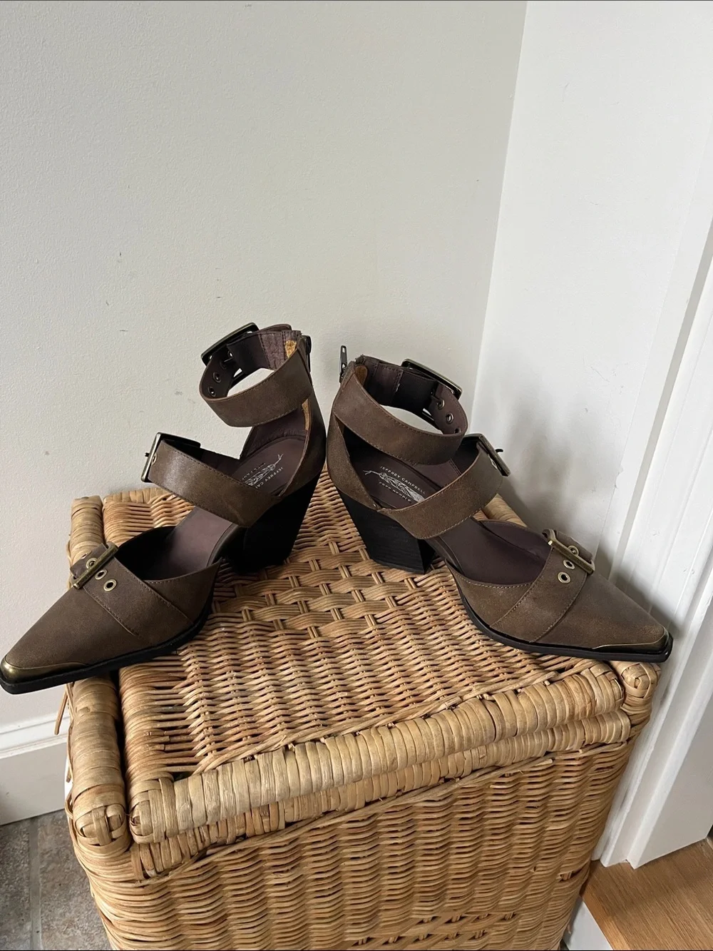 Jeffrey Campbell new box